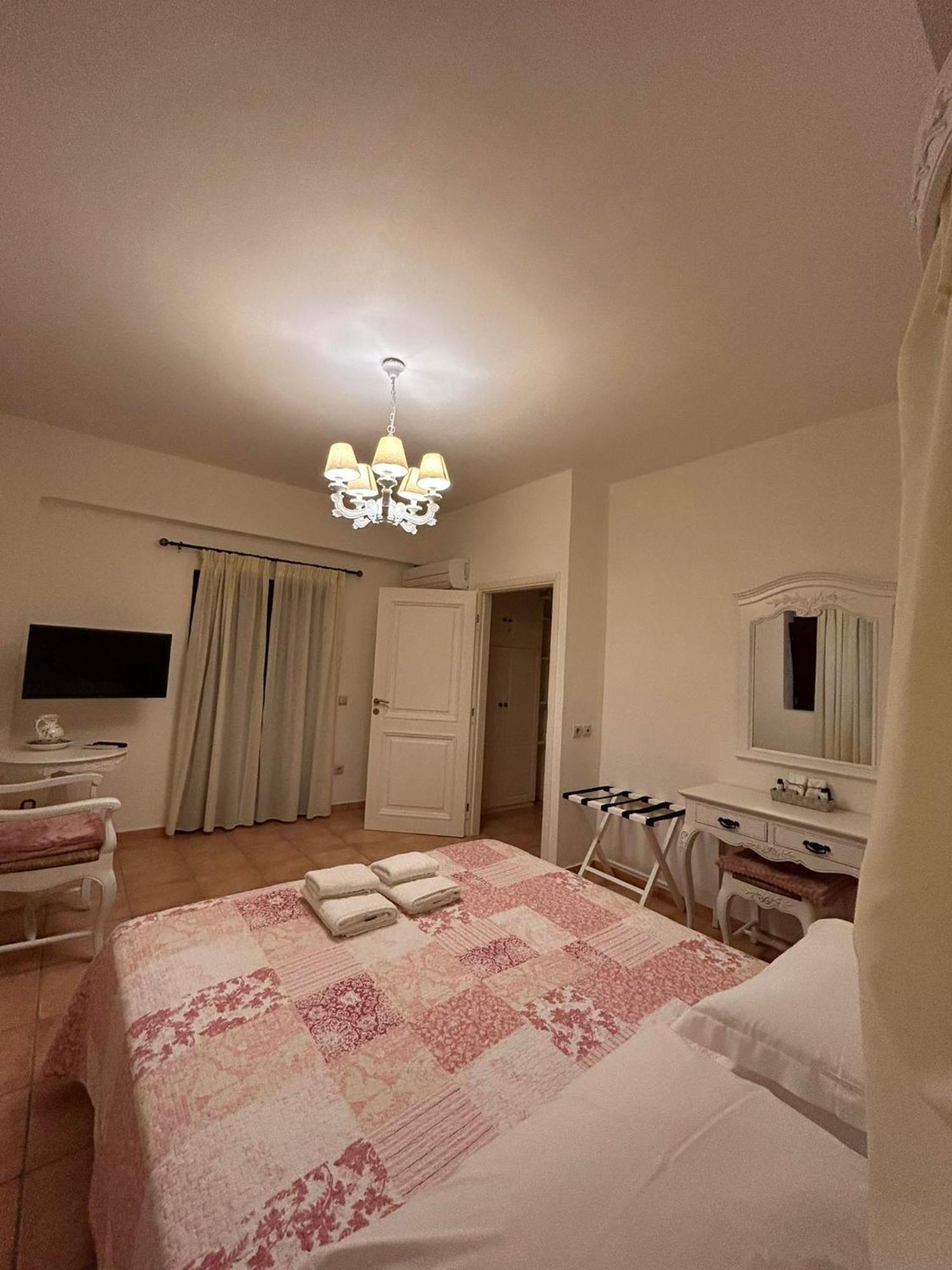 Focalion Castle Luxury Suites Pírgos Dhiroú エクステリア 写真