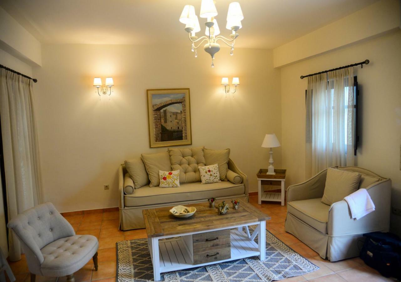 Focalion Castle Luxury Suites Pírgos Dhiroú エクステリア 写真