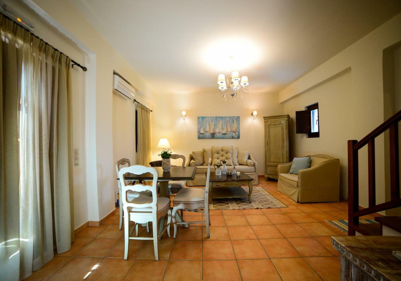 Focalion Castle Luxury Suites Pírgos Dhiroú エクステリア 写真