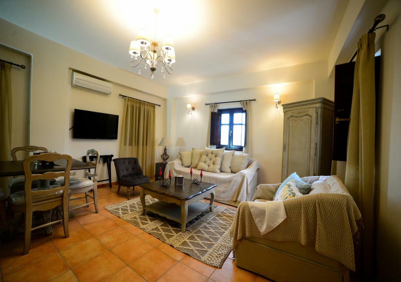 Focalion Castle Luxury Suites Pírgos Dhiroú エクステリア 写真