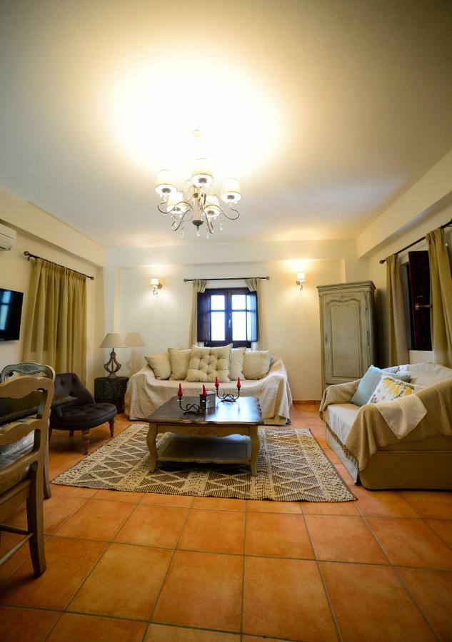 Focalion Castle Luxury Suites Pírgos Dhiroú エクステリア 写真